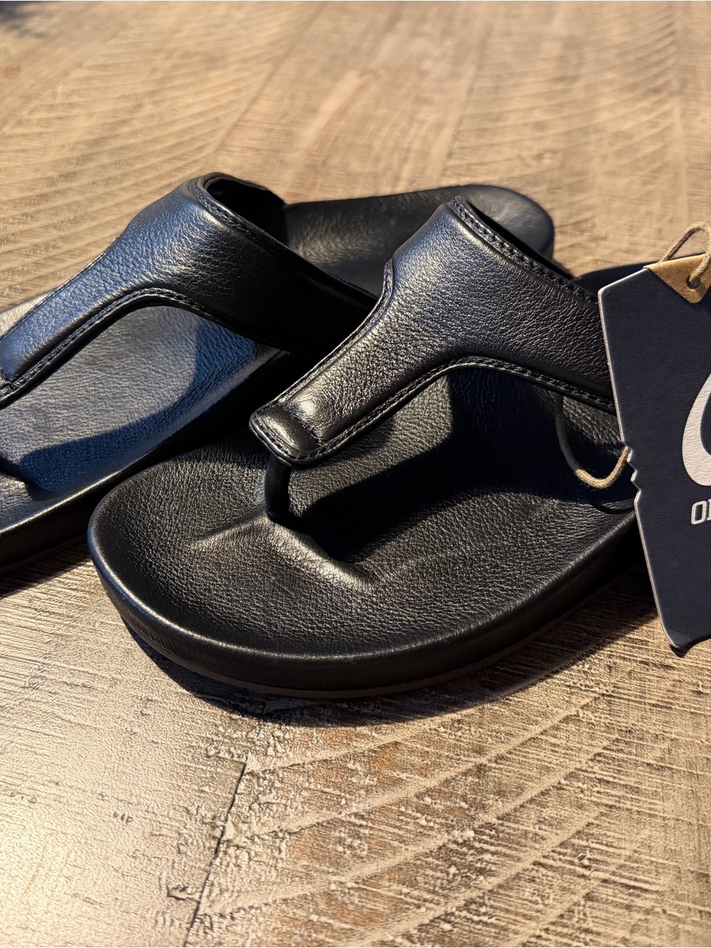 OluKai Women's Black Leather Thong Sandals